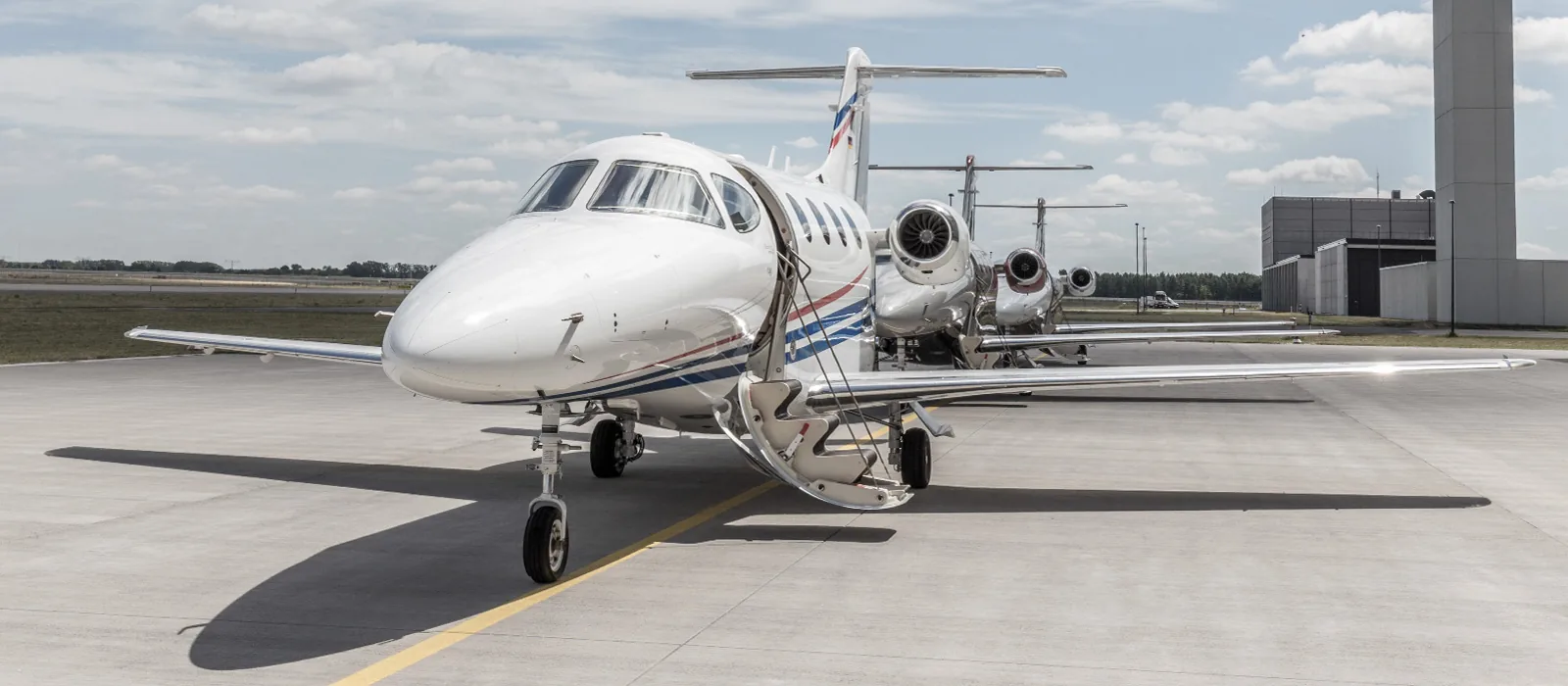 Corporate Design Schönefeld für PEAK AIR – Privatjet-Charter, Markenauftritt von brandhands