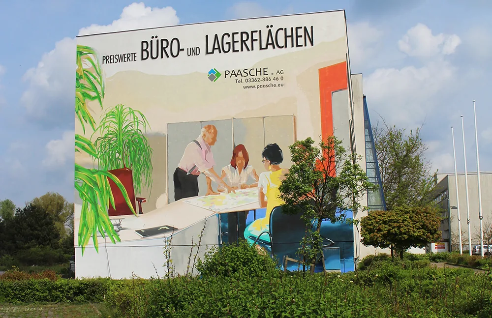Bemalter Giebel für die Paasche AG mit Büroszene