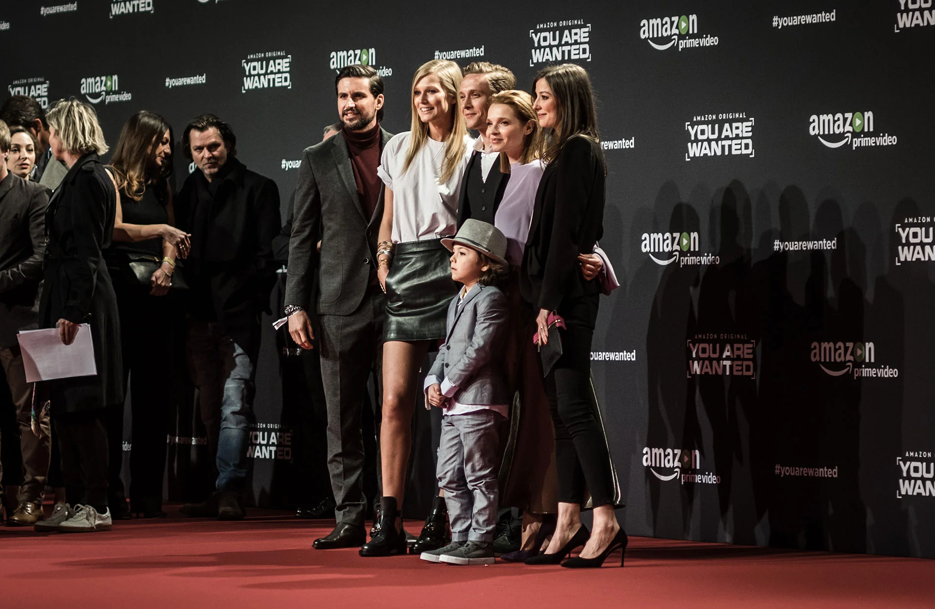 Pressewand und roter Teppich zur Amazon You Are Wanted Deutschlandpremiere, Kinopremiere Berlin