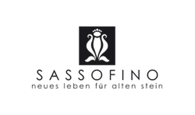 Logo SASSOFINO mit Steinmetz-Signet